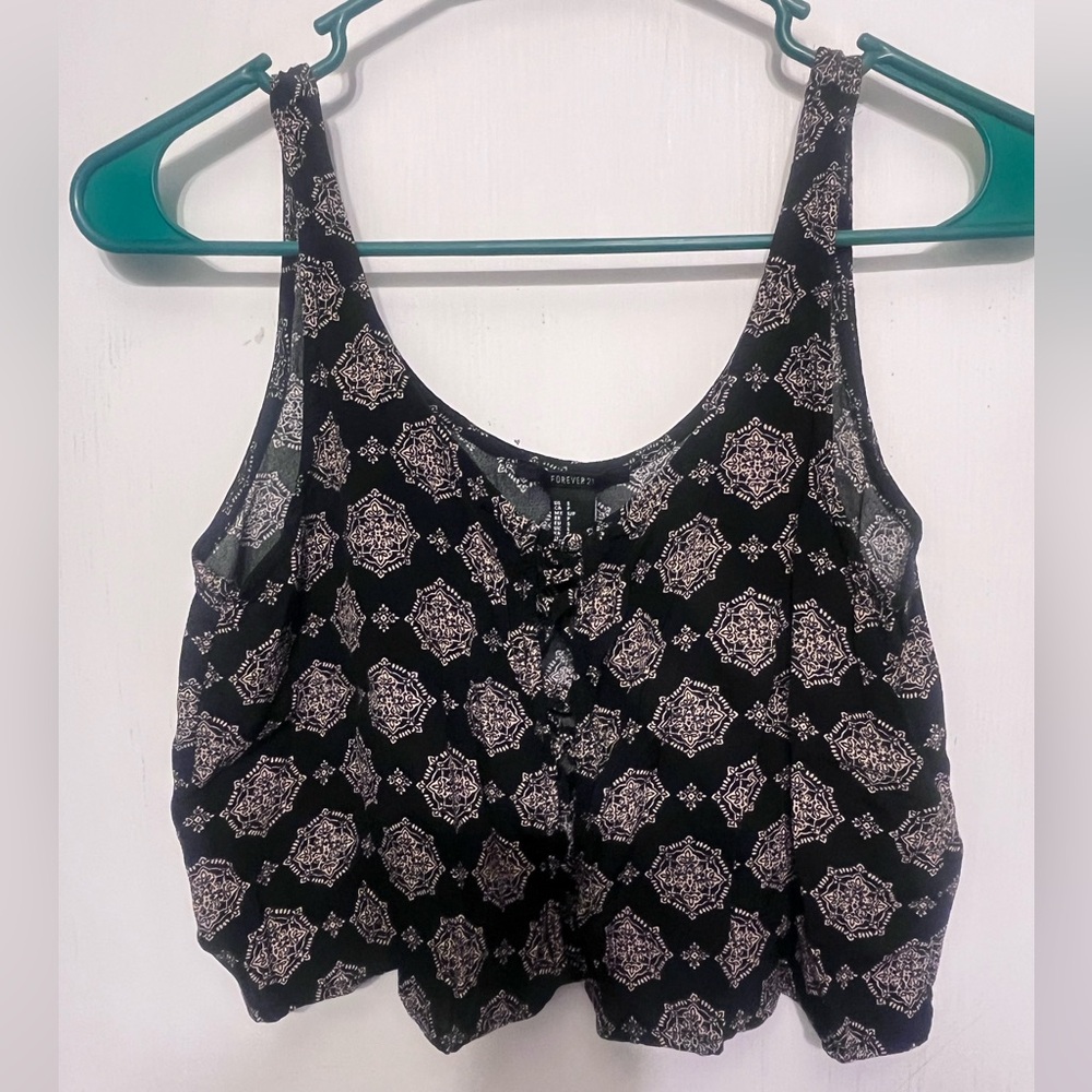 Traded* Forever 21 Black Sleeveless Cris Cross Crop Top - Picture 2 of 4